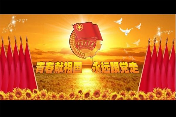 可爱女孩参加宴会